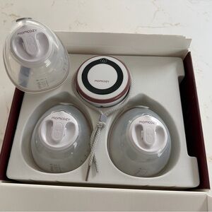 HOSPITAL GRADE!!!  Portable Momcozy V1 Breast Pump Set